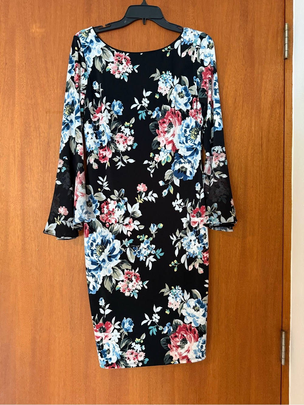 White House Black Market Black Floral Bell-Sleeve Sheath Dress